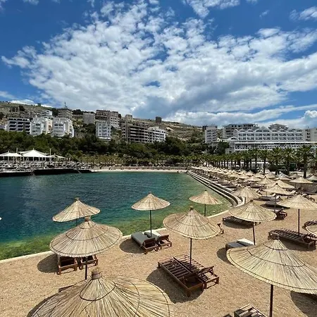 Golden Seaview Apartment