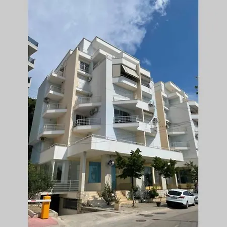 Golden Seaview Apartment
